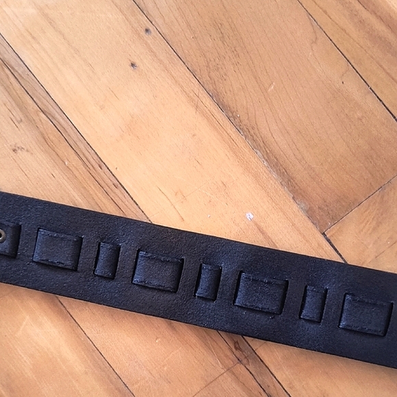 Elegant Black Leather Belt With Solid Brass Rings. Size Medium. Great Quality - Picture 5 of 6